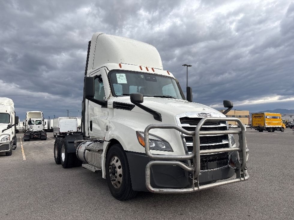 Day Cab Tractor-Heavy Duty Tractors-Freightliner-2021-T12664ST-Salt Lake City-UT-378,833\n\t\tmiles-$ 64,500 - Image 1
