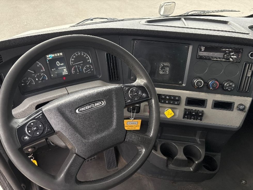 Day Cab Tractor-Heavy Duty Tractors-Freightliner-2021-T12664ST-Salt Lake City-UT-378,833\n\t\tmiles-$ 64,500 - Image 11