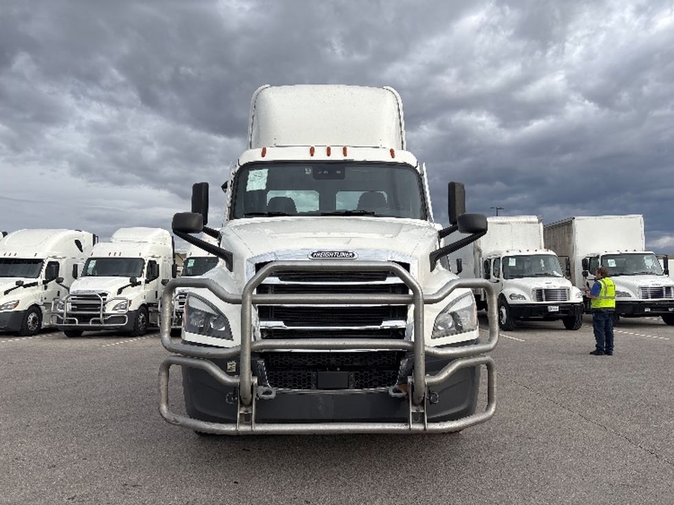 Day Cab Tractor-Heavy Duty Tractors-Freightliner-2021-T12664ST-Salt Lake City-UT-378,833\n\t\tmiles-$ 64,500 - Image 2