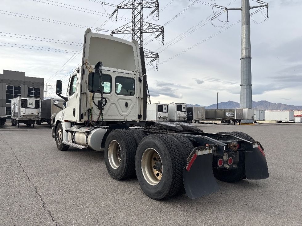 Day Cab Tractor-Heavy Duty Tractors-Freightliner-2021-T12664ST-Salt Lake City-UT-378,833\n\t\tmiles-$ 64,500 - Image 5
