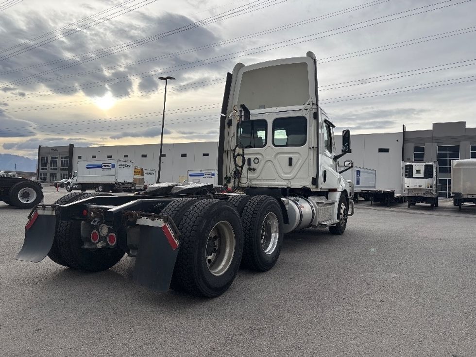 Day Cab Tractor-Heavy Duty Tractors-Freightliner-2021-T12664ST-Salt Lake City-UT-378,833\n\t\tmiles-$ 64,500 - Image 7