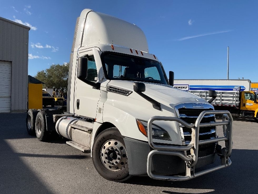 Day Cab Tractor-Heavy Duty Tractors-Freightliner-2021-T12664ST-Salt Lake City-UT-437,980\n\t\tmiles-$ 58,250 - Image 1