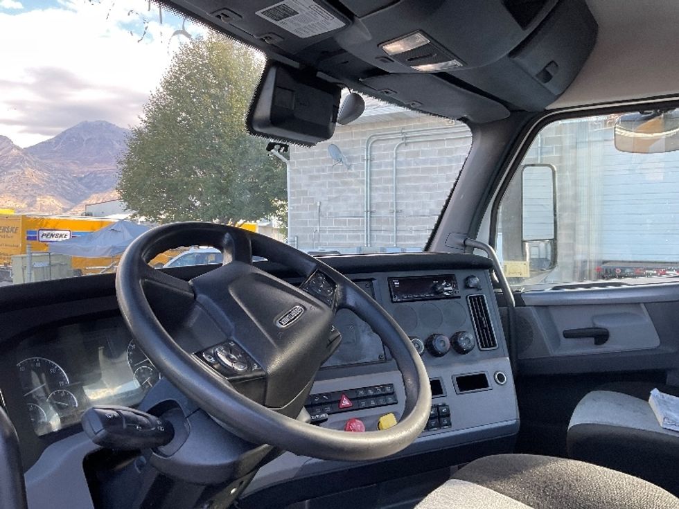 Day Cab Tractor-Heavy Duty Tractors-Freightliner-2021-T12664ST-Salt Lake City-UT-437,980\n\t\tmiles-$ 58,250 - Image 10