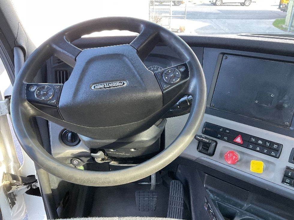 Day Cab Tractor-Heavy Duty Tractors-Freightliner-2021-T12664ST-Salt Lake City-UT-437,980\n\t\tmiles-$ 58,250 - Image 11