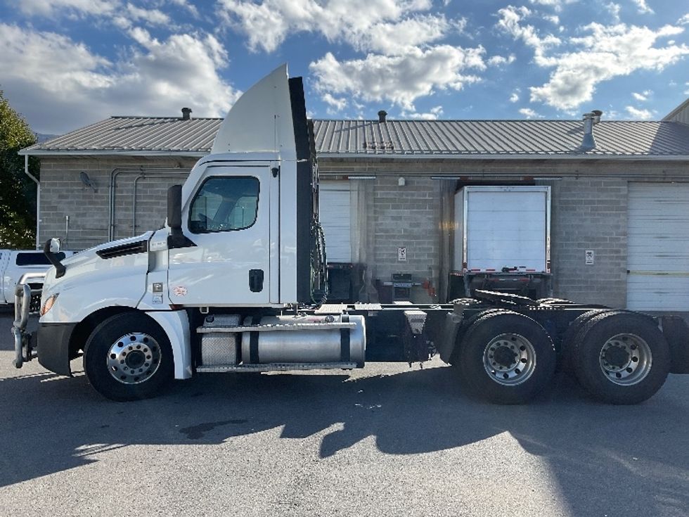 Day Cab Tractor-Heavy Duty Tractors-Freightliner-2021-T12664ST-Salt Lake City-UT-437,980\n\t\tmiles-$ 58,250 - Image 4