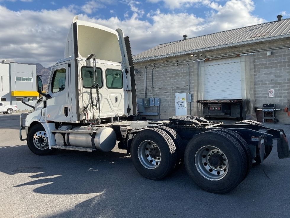Day Cab Tractor-Heavy Duty Tractors-Freightliner-2021-T12664ST-Salt Lake City-UT-437,980\n\t\tmiles-$ 58,250 - Image 5