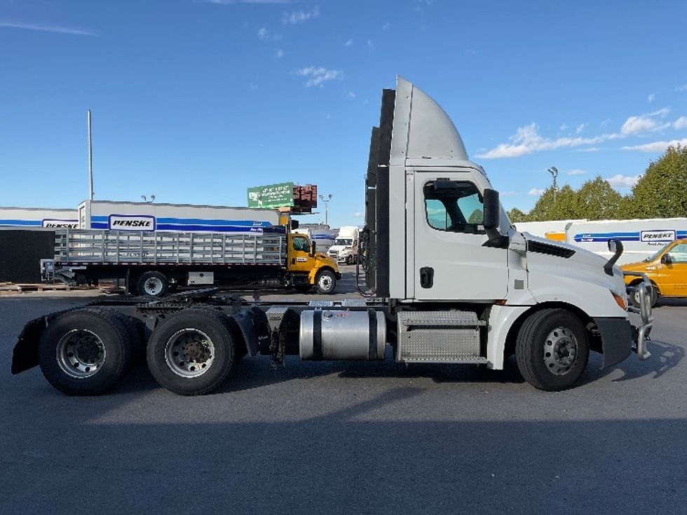 Day Cab Tractor-Heavy Duty Tractors-Freightliner-2021-T12664ST-Salt Lake City-UT-437,980\n\t\tmiles-$ 58,250 - Image 8