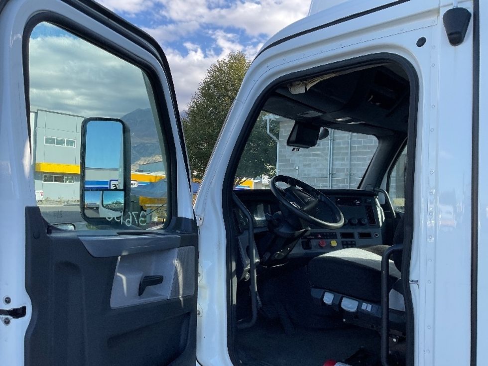 Day Cab Tractor-Heavy Duty Tractors-Freightliner-2021-T12664ST-Salt Lake City-UT-437,980\n\t\tmiles-$ 58,250 - Image 9