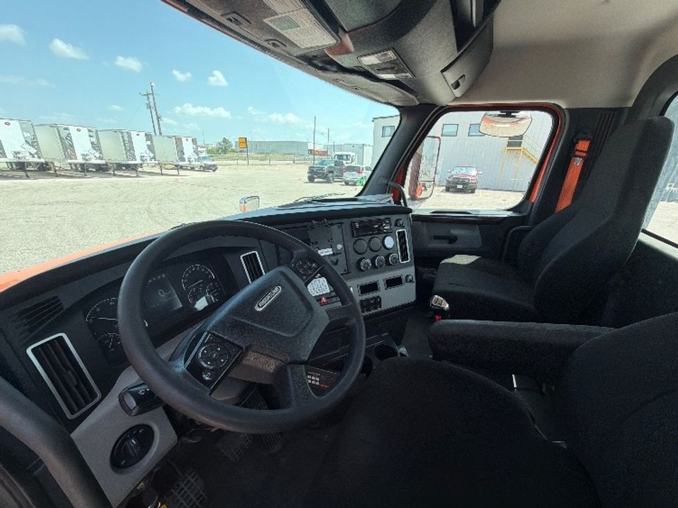 Day Cab Tractor-Heavy Duty Tractors-Freightliner-2021-T12664ST-San Antonio-TX-330,502\n\t\tmiles-$ 61,500 - Image 10