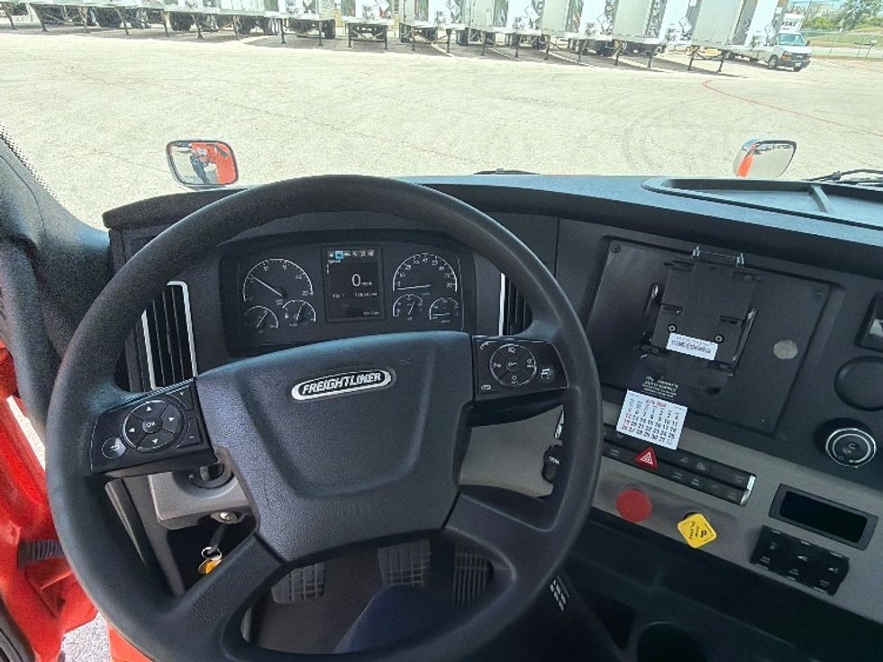Day Cab Tractor-Heavy Duty Tractors-Freightliner-2021-T12664ST-San Antonio-TX-330,502\n\t\tmiles-$ 61,500 - Image 11