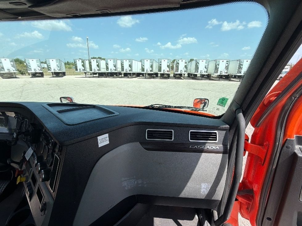 Day Cab Tractor-Heavy Duty Tractors-Freightliner-2021-T12664ST-San Antonio-TX-330,502\n\t\tmiles-$ 61,500 - Image 13