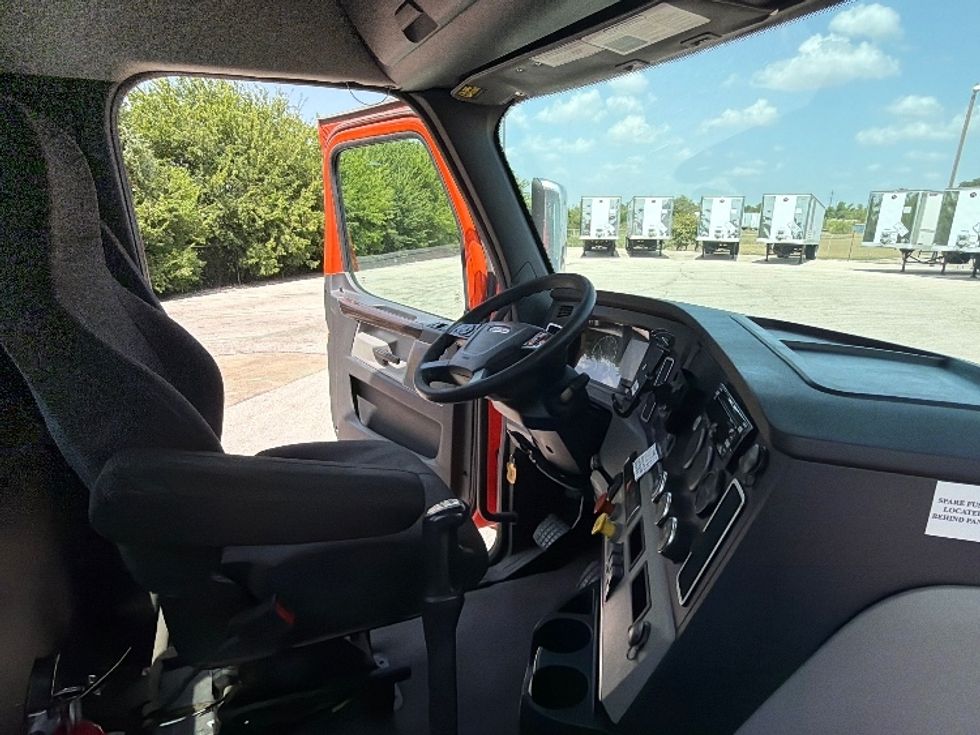 Day Cab Tractor-Heavy Duty Tractors-Freightliner-2021-T12664ST-San Antonio-TX-330,502\n\t\tmiles-$ 61,500 - Image 14