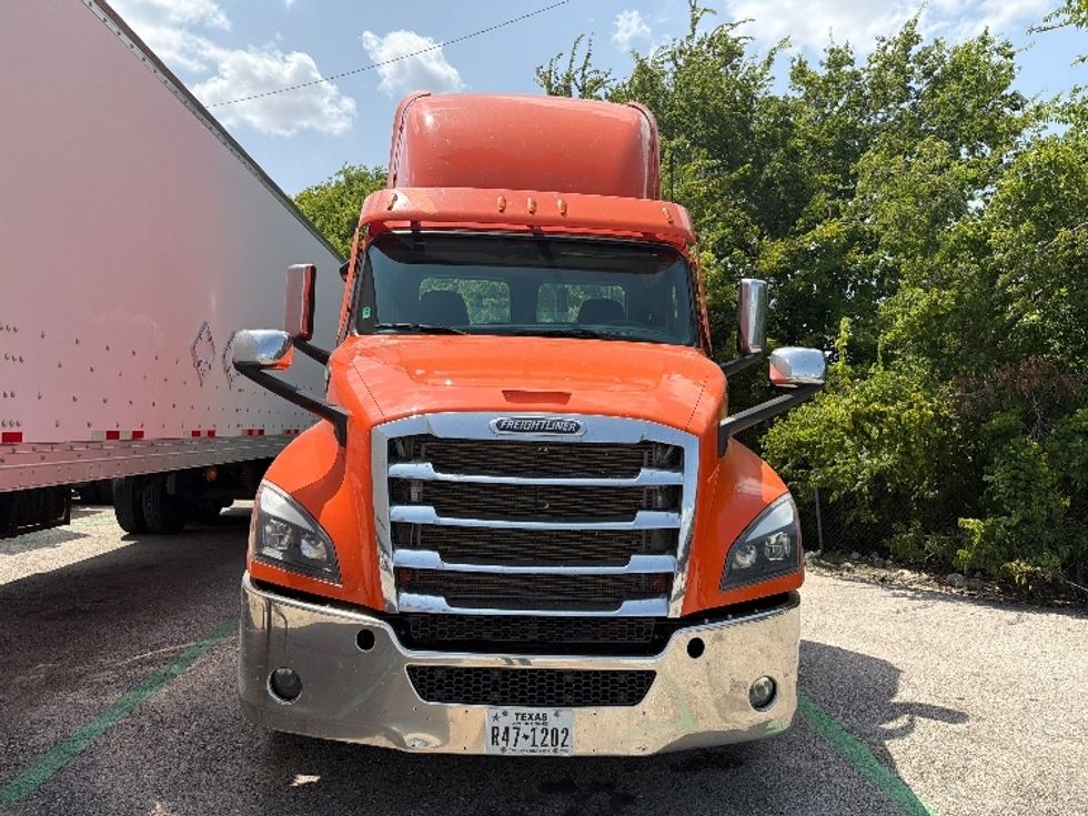 Day Cab Tractor-Heavy Duty Tractors-Freightliner-2021-T12664ST-San Antonio-TX-330,502\n\t\tmiles-$ 61,500 - Image 2