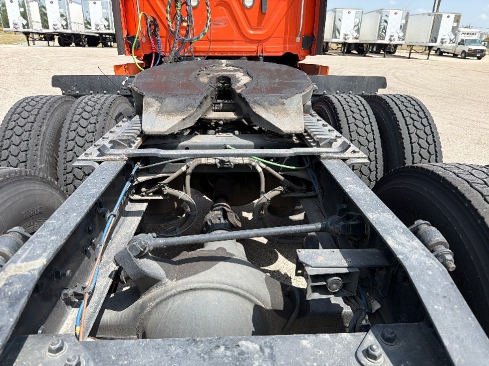 Day Cab Tractor-Heavy Duty Tractors-Freightliner-2021-T12664ST-San Antonio-TX-330,502\n\t\tmiles-$ 61,500 - Image 6