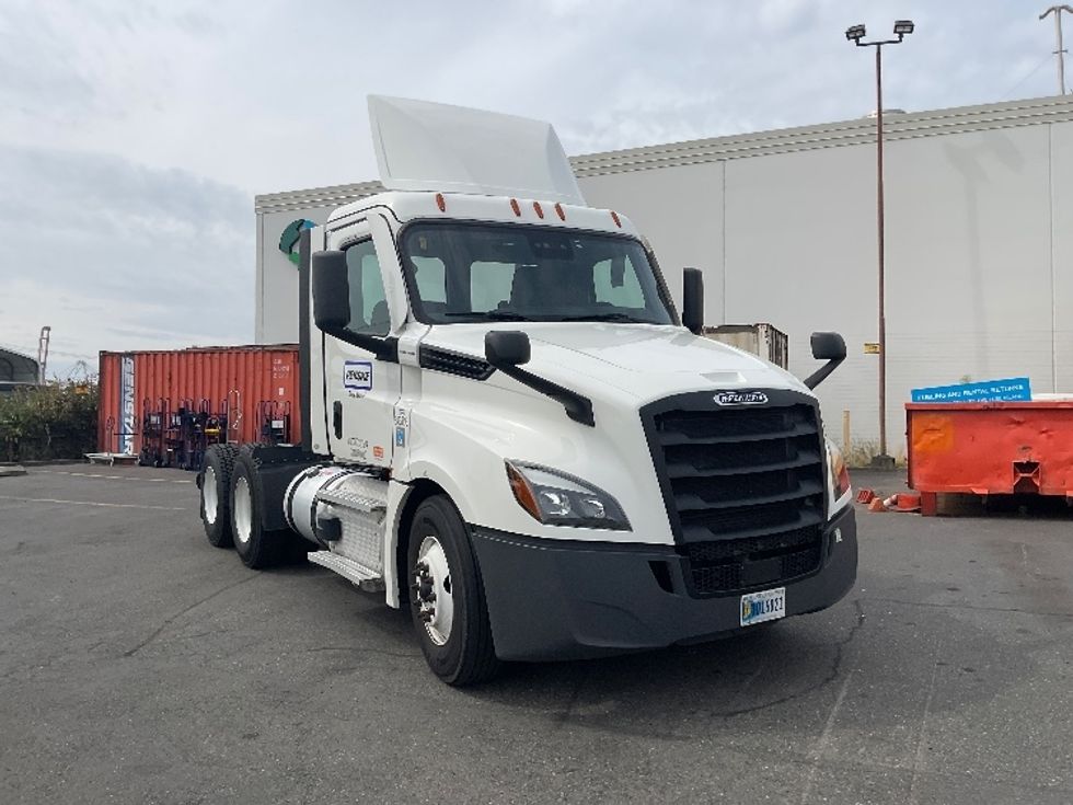 Day Cab Tractor-Heavy Duty Tractors-Freightliner-2021-T12664ST-Seattle-WA-221,763\n\t\tmiles-$ 73,750 - Image 1