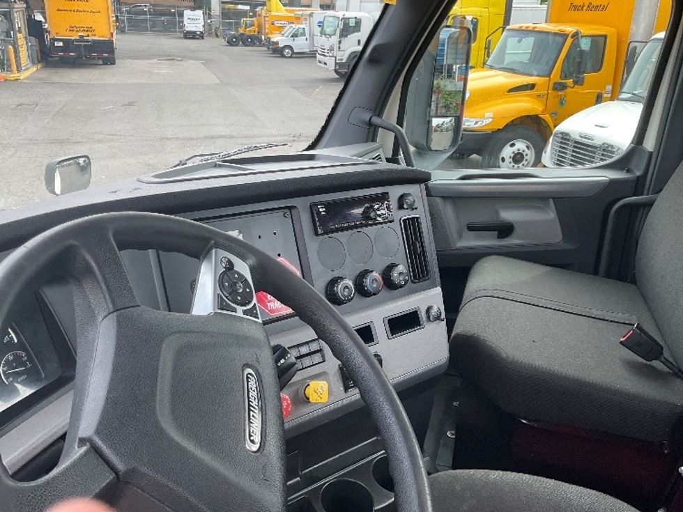 Day Cab Tractor-Heavy Duty Tractors-Freightliner-2021-T12664ST-Seattle-WA-221,763\n\t\tmiles-$ 73,750 - Image 10