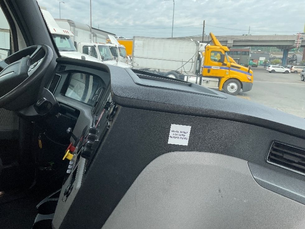 Day Cab Tractor-Heavy Duty Tractors-Freightliner-2021-T12664ST-Seattle-WA-221,763\n\t\tmiles-$ 73,750 - Image 13