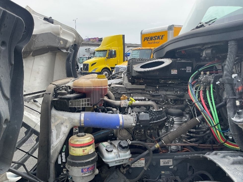 Day Cab Tractor-Heavy Duty Tractors-Freightliner-2021-T12664ST-Seattle-WA-221,763\n\t\tmiles-$ 73,750 - Image 16