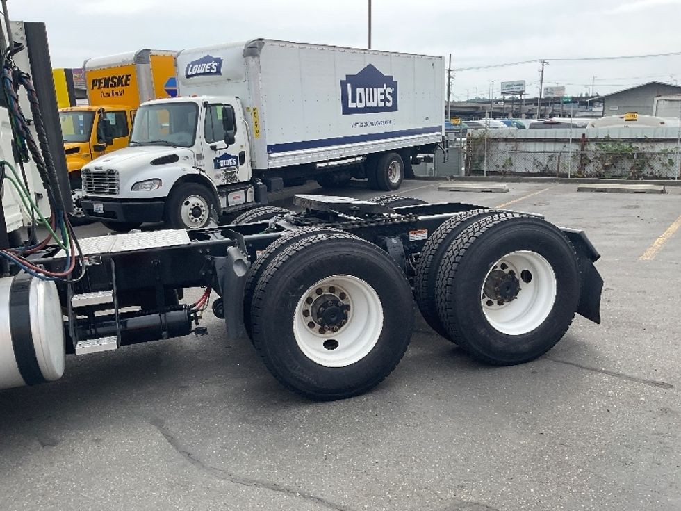 Day Cab Tractor-Heavy Duty Tractors-Freightliner-2021-T12664ST-Seattle-WA-221,763\n\t\tmiles-$ 73,750 - Image 17