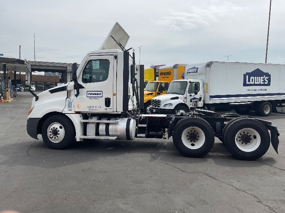 Day Cab Tractor-Heavy Duty Tractors-Freightliner-2021-T12664ST-Seattle-WA-221,763\n\t\tmiles-$ 73,750 - Image 4
