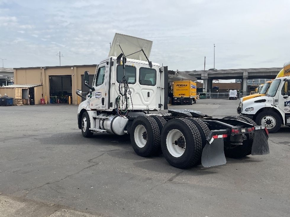 Day Cab Tractor-Heavy Duty Tractors-Freightliner-2021-T12664ST-Seattle-WA-221,763\n\t\tmiles-$ 73,750 - Image 5