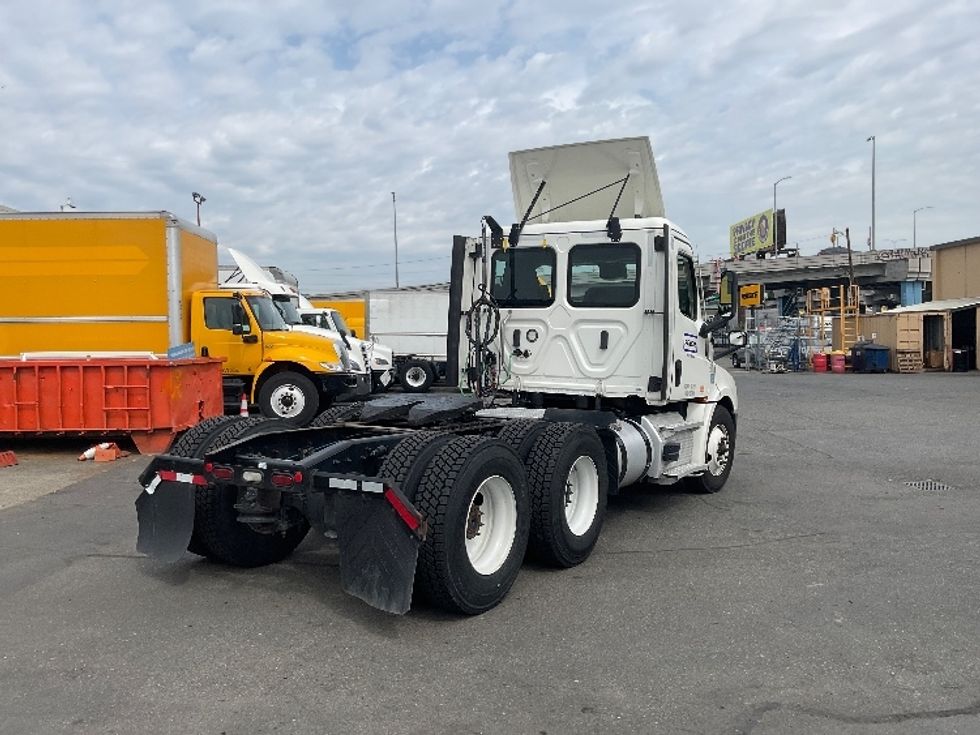 Day Cab Tractor-Heavy Duty Tractors-Freightliner-2021-T12664ST-Seattle-WA-221,763\n\t\tmiles-$ 73,750 - Image 7