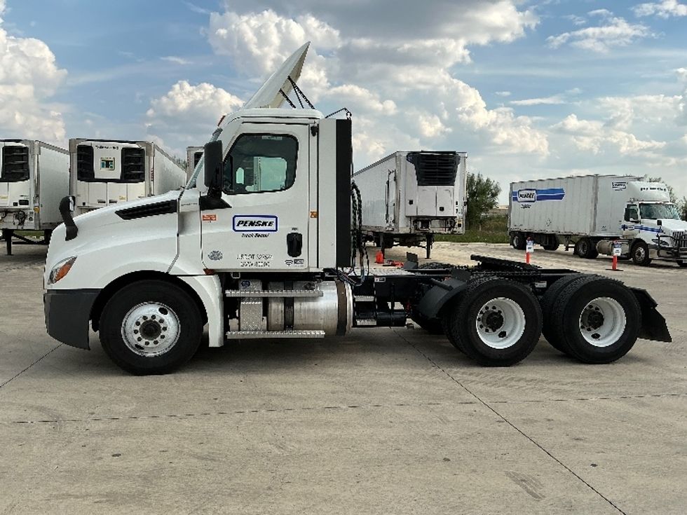Day Cab Tractor-Heavy Duty Tractors-Freightliner-2021-T12664ST-Selma-TX-583,729\n\t\tmiles-$ 40,750 - Image 4