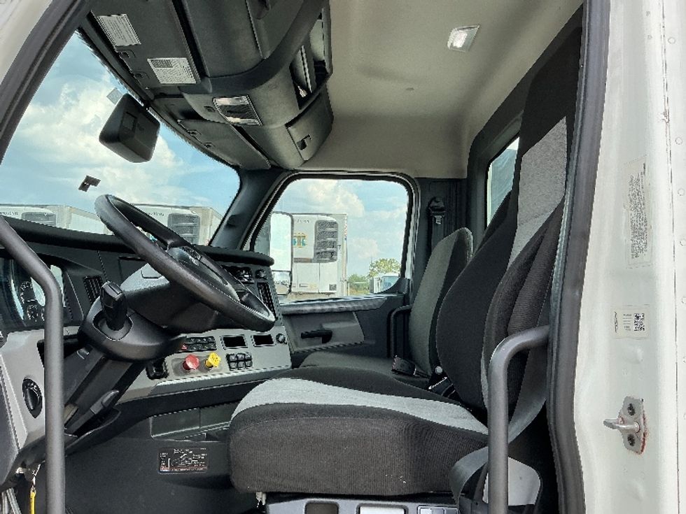 Day Cab Tractor-Heavy Duty Tractors-Freightliner-2021-T12664ST-Selma-TX-583,729\n\t\tmiles-$ 40,750 - Image 9