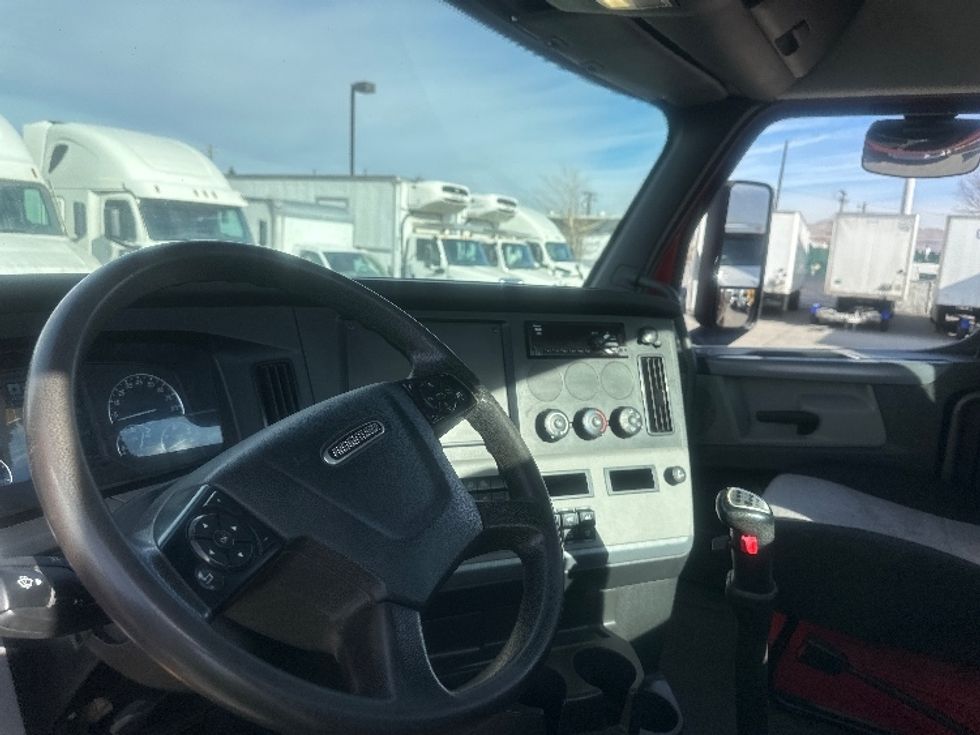 Day Cab Tractor-Heavy Duty Tractors-Freightliner-2021-T12664ST-Sparks-NV-134,089\n\t\tmiles-$ 77,000 - Image 10