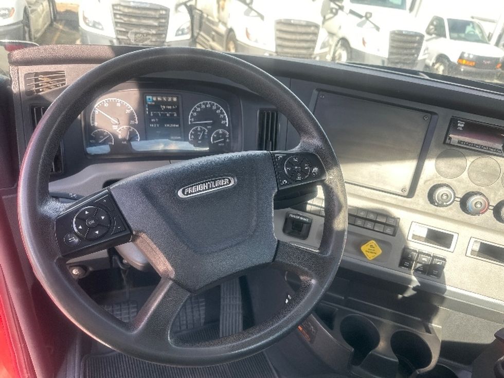 Day Cab Tractor-Heavy Duty Tractors-Freightliner-2021-T12664ST-Sparks-NV-134,089\n\t\tmiles-$ 77,000 - Image 11