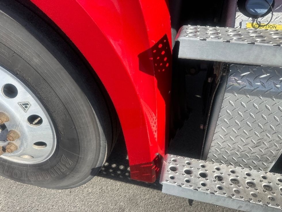 Day Cab Tractor-Heavy Duty Tractors-Freightliner-2021-T12664ST-Sparks-NV-134,089\n\t\tmiles-$ 77,000 - Image 19