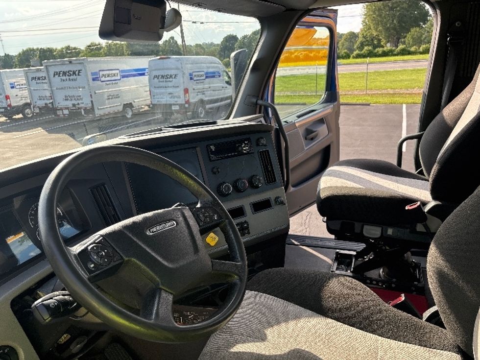 Day Cab Tractor-Heavy Duty Tractors-Freightliner-2021-T12664ST-Spartanburg-SC-235,622\n\t\tmiles-$ 72,000 - Image 10