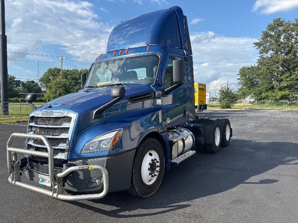 Day Cab Tractor-Heavy Duty Tractors-Freightliner-2021-T12664ST-Spartanburg-SC-235,622\n\t\tmiles-$ 72,000 - Image 3