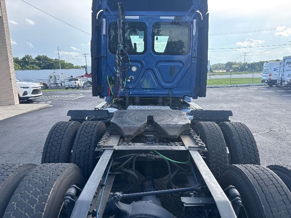 Day Cab Tractor-Heavy Duty Tractors-Freightliner-2021-T12664ST-Spartanburg-SC-235,622\n\t\tmiles-$ 72,000 - Image 6