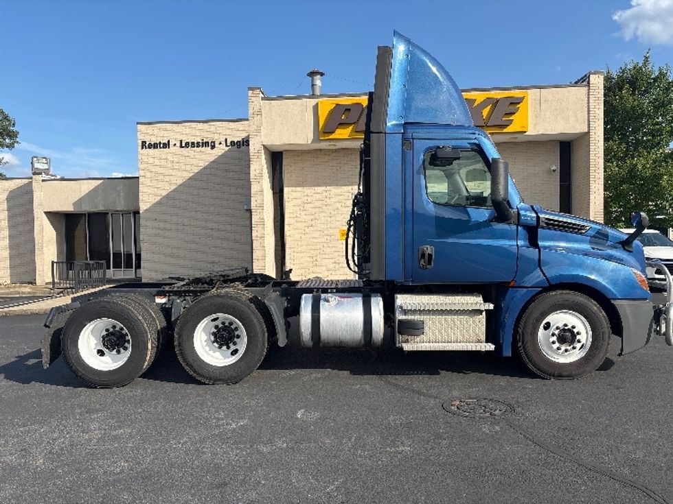 Day Cab Tractor-Heavy Duty Tractors-Freightliner-2021-T12664ST-Spartanburg-SC-235,622\n\t\tmiles-$ 72,000 - Image 8