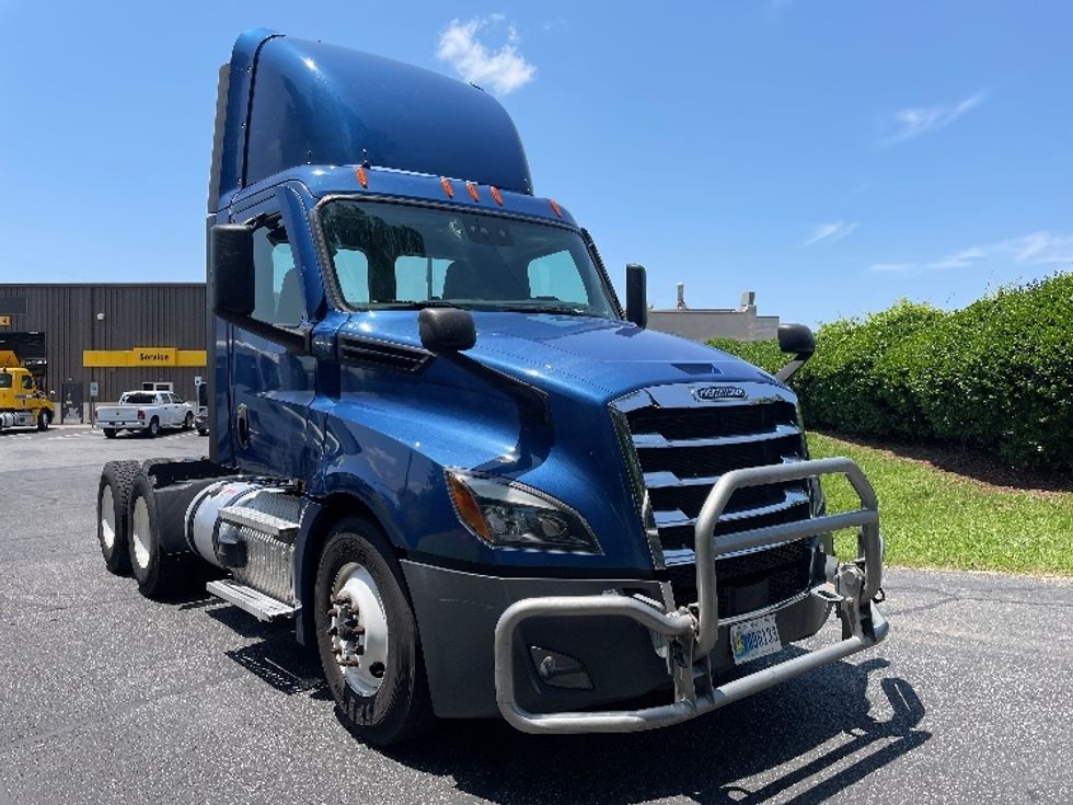 Day Cab Tractor-Heavy Duty Tractors-Freightliner-2021-T12664ST-Spartanburg-SC-238,002\n\t\tmiles-$ 71,750 - Image 1