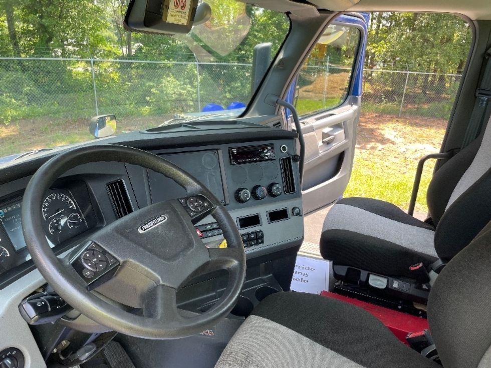 Day Cab Tractor-Heavy Duty Tractors-Freightliner-2021-T12664ST-Spartanburg-SC-238,002\n\t\tmiles-$ 71,750 - Image 10