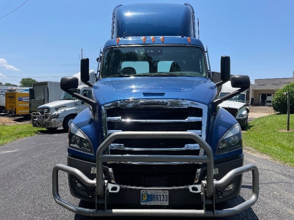 Day Cab Tractor-Heavy Duty Tractors-Freightliner-2021-T12664ST-Spartanburg-SC-238,002\n\t\tmiles-$ 71,750 - Image 2