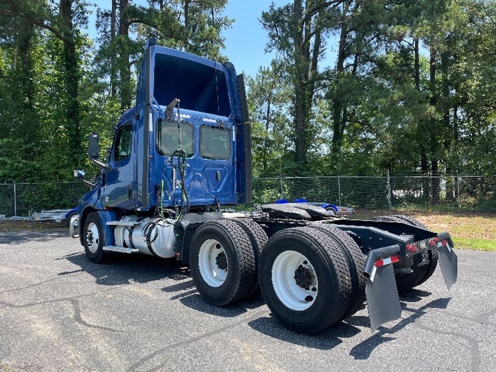 Day Cab Tractor-Heavy Duty Tractors-Freightliner-2021-T12664ST-Spartanburg-SC-238,002\n\t\tmiles-$ 71,750 - Image 5