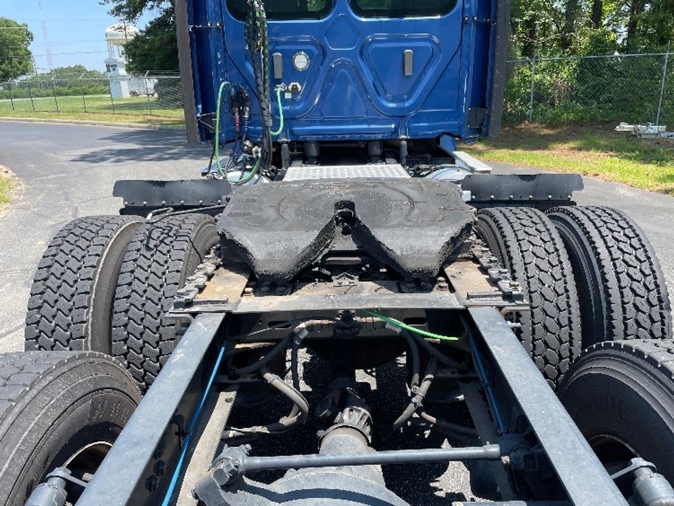 Day Cab Tractor-Heavy Duty Tractors-Freightliner-2021-T12664ST-Spartanburg-SC-238,002\n\t\tmiles-$ 71,750 - Image 6