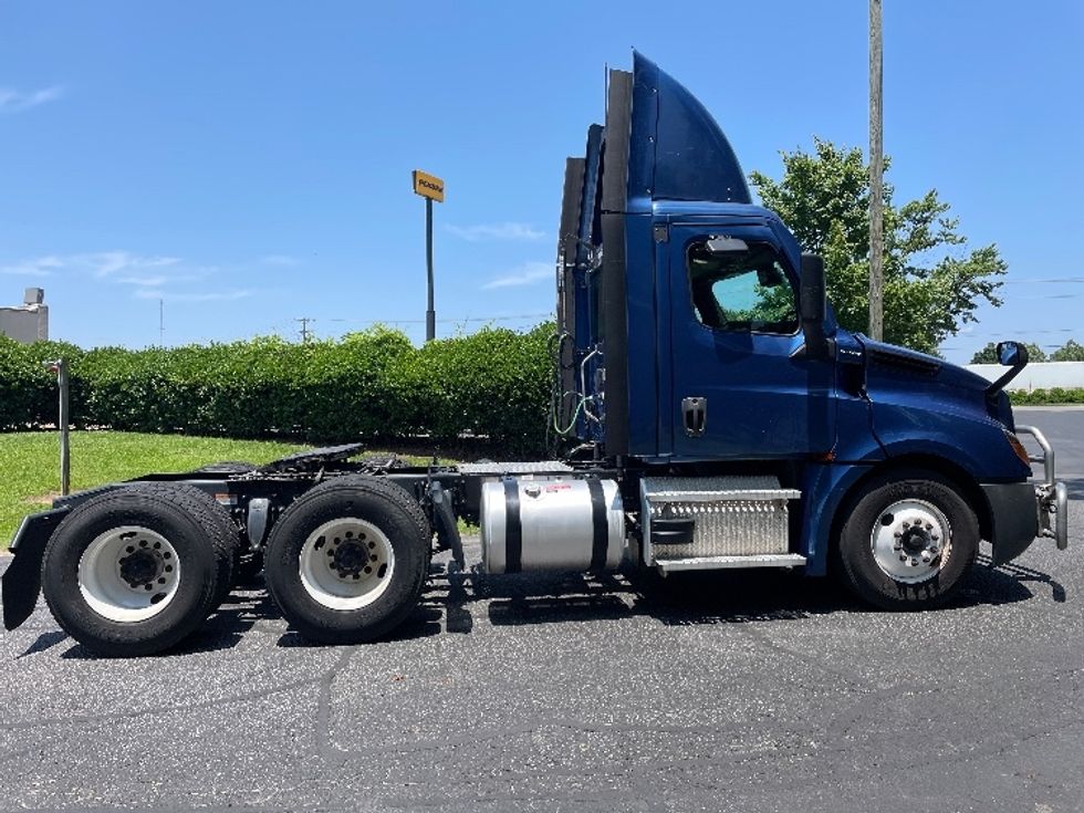 Day Cab Tractor-Heavy Duty Tractors-Freightliner-2021-T12664ST-Spartanburg-SC-238,002\n\t\tmiles-$ 71,750 - Image 8