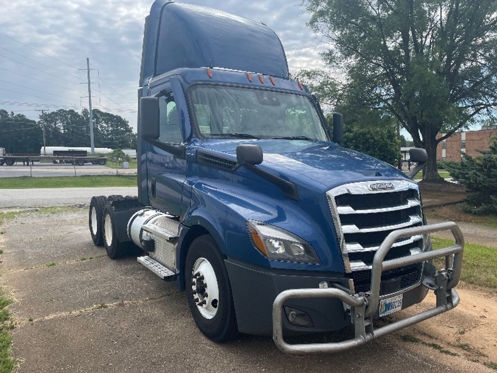 Day Cab Tractor-Heavy Duty Tractors-Freightliner-2021-T12664ST-Spartanburg-SC-247,027\n\t\tmiles-$ 71,250 - Image 1
