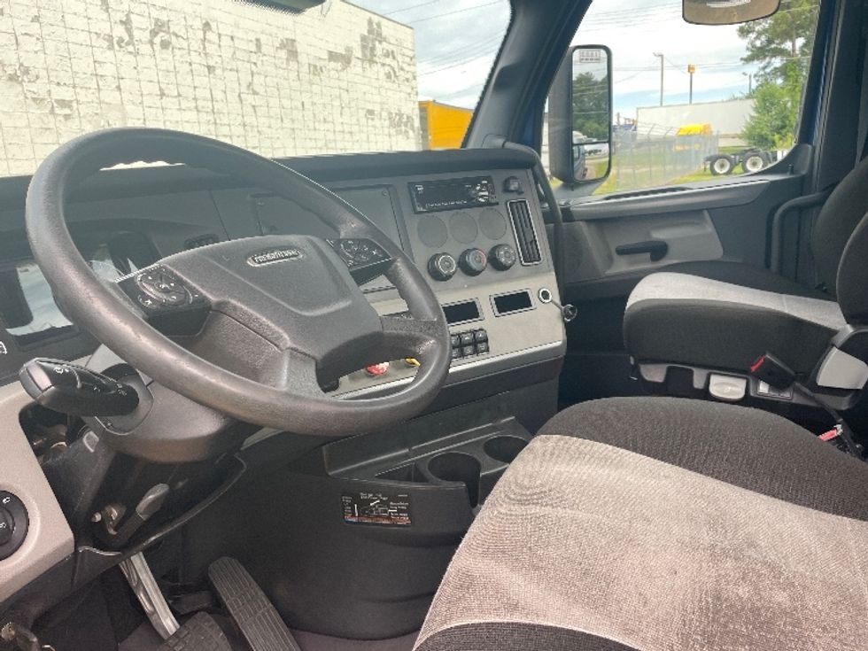 Day Cab Tractor-Heavy Duty Tractors-Freightliner-2021-T12664ST-Spartanburg-SC-247,027\n\t\tmiles-$ 71,250 - Image 10