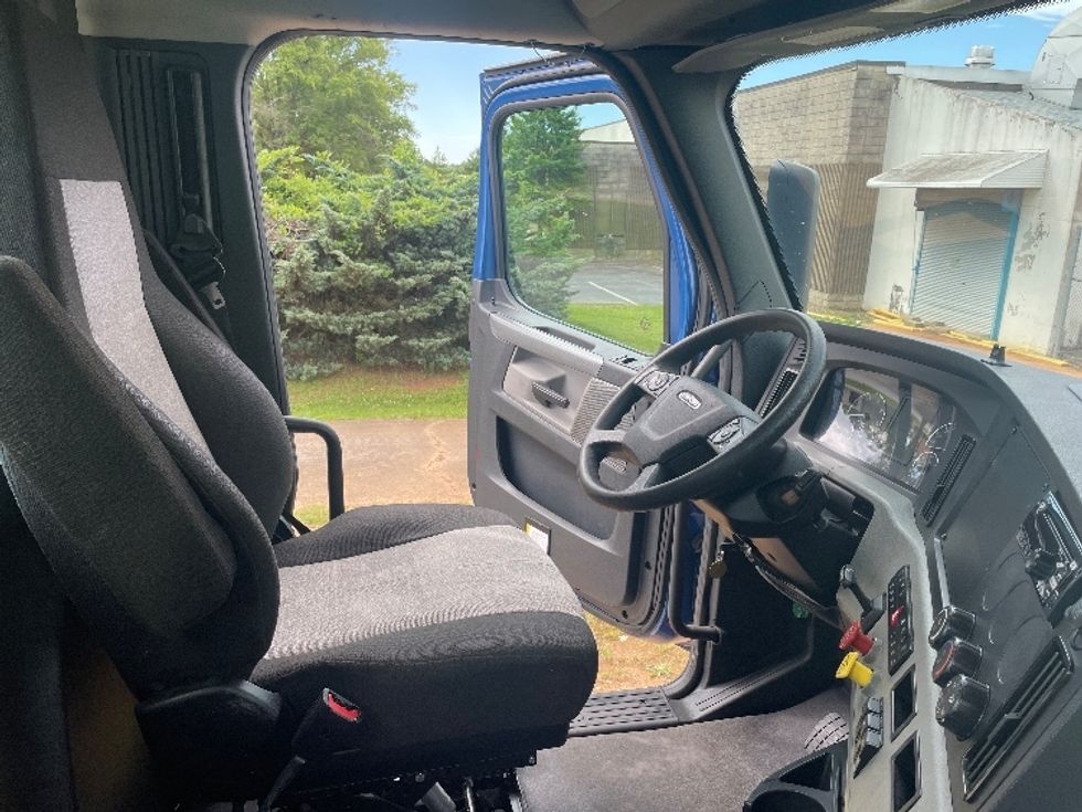 Day Cab Tractor-Heavy Duty Tractors-Freightliner-2021-T12664ST-Spartanburg-SC-247,027\n\t\tmiles-$ 71,250 - Image 14