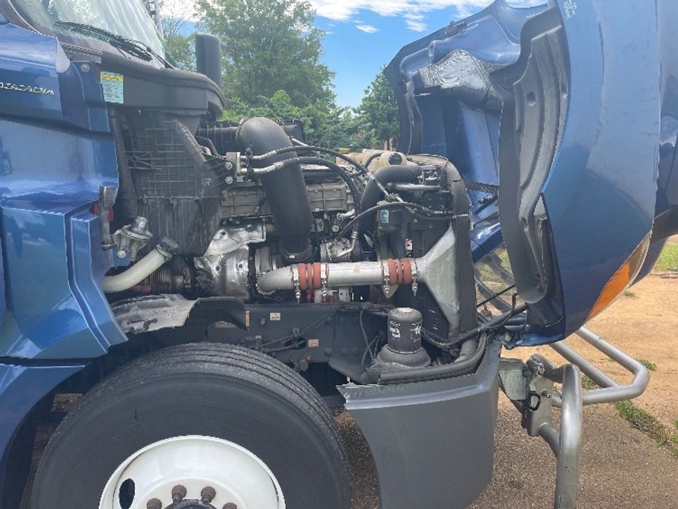 Day Cab Tractor-Heavy Duty Tractors-Freightliner-2021-T12664ST-Spartanburg-SC-247,027\n\t\tmiles-$ 71,250 - Image 15