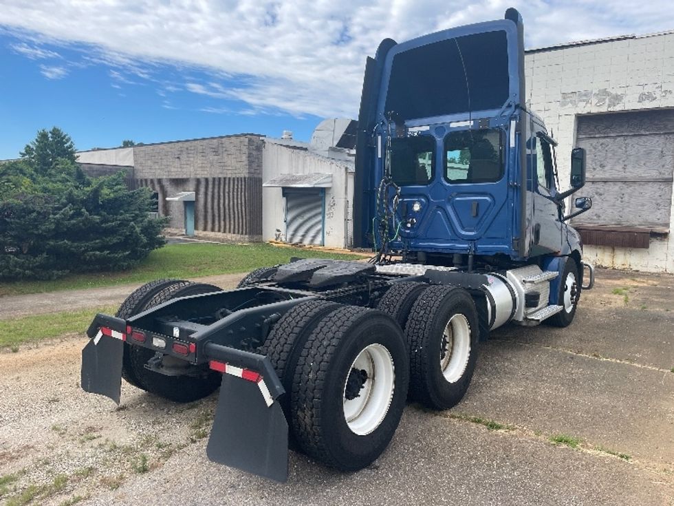 Day Cab Tractor-Heavy Duty Tractors-Freightliner-2021-T12664ST-Spartanburg-SC-247,027\n\t\tmiles-$ 71,250 - Image 7