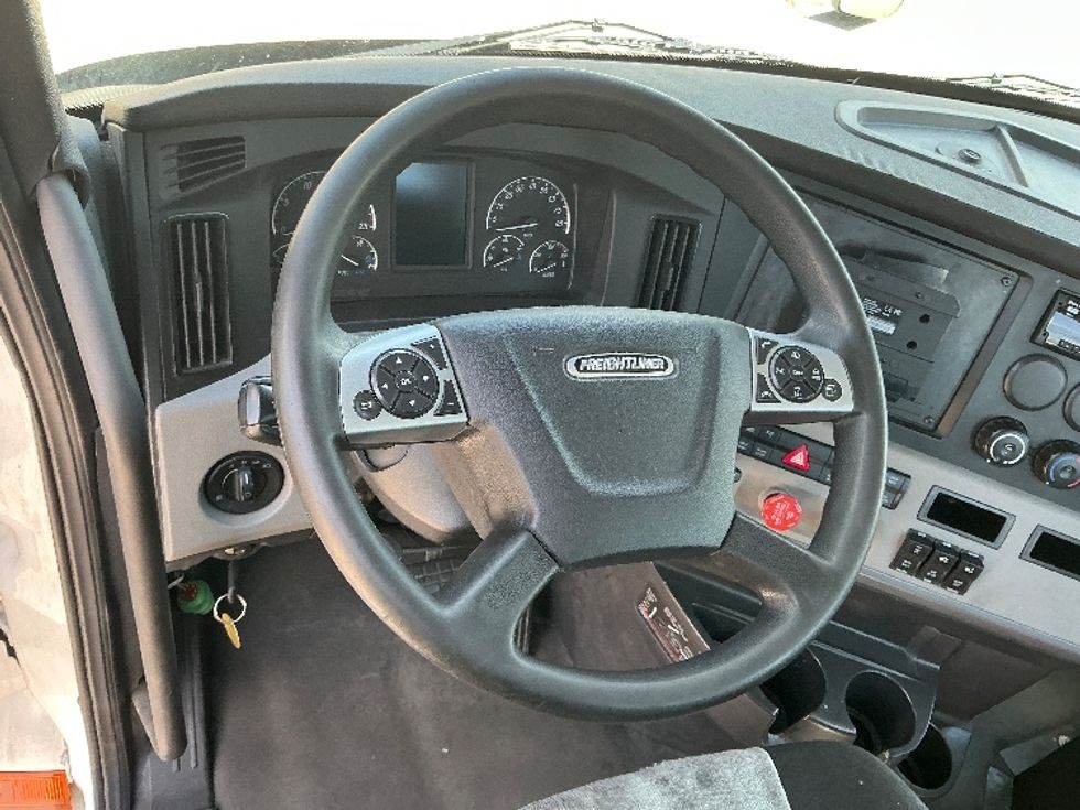 Day Cab Tractor-Heavy Duty Tractors-Freightliner-2021-T12664ST-Springfield-MA-603,016\n\t\tmiles-$ 36,000 - Image 11