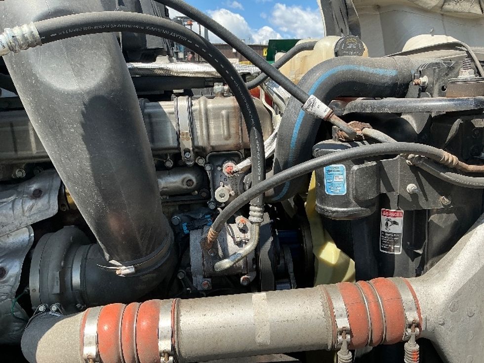 Day Cab Tractor-Heavy Duty Tractors-Freightliner-2021-T12664ST-Springfield-MA-603,016\n\t\tmiles-$ 36,000 - Image 15