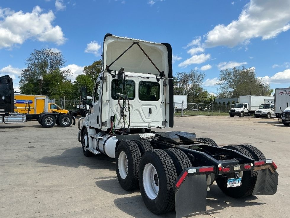 Day Cab Tractor-Heavy Duty Tractors-Freightliner-2021-T12664ST-Springfield-MA-603,016\n\t\tmiles-$ 36,000 - Image 17
