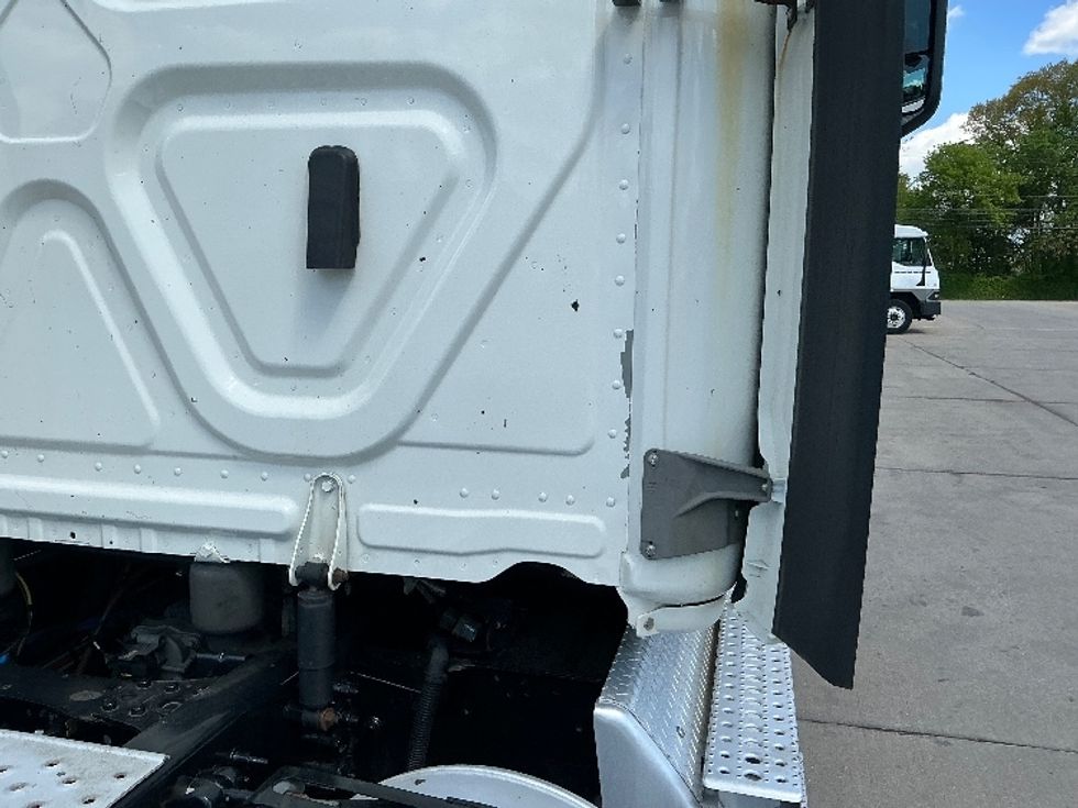 Day Cab Tractor-Heavy Duty Tractors-Freightliner-2021-T12664ST-Springfield-MA-603,016\n\t\tmiles-$ 36,000 - Image 19